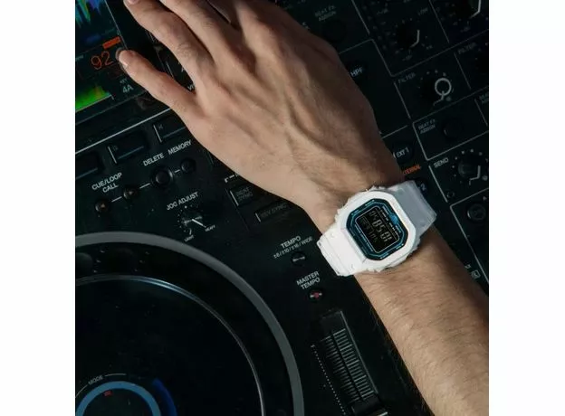 CASIO DW-B5600SF-7ER, Вариации товара: Белый, фото 4 | Интернет-магазин оригинальных часов и аксессуаров