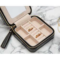 Шкатулка WOLF 329971 Caroline Zip Case Black, фото 6 | Интернет-магазин оригинальных часов и аксессуаров