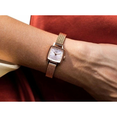 TISSOT T058.109.33.456.00 LOVELY SQUARE, фото 6 | Интернет-магазин оригинальных часов и аксессуаров