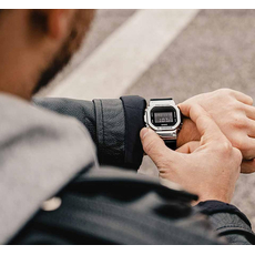 CASIO GM-5600U-1ER, Вариации товара: Стальной/Черный, фото 8 | Интернет-магазин оригинальных часов и аксессуаров