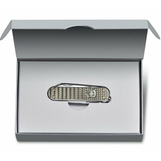 Складной нож Victorinox Classic SD Vx06221.4031G (0.6221.4031G), фото 5 | Интернет-магазин оригинальных часов и аксессуаров