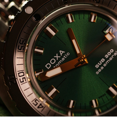 DOXA 821.10.131.10 SUB 300 SEA EMERALD SUNRAY COSC CERTIFIED CHRONOMETER, фото 5 | Интернет-магазин оригинальных часов и аксессуаров