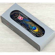 Складной нож Victorinox Huntsman DESIGN Удивительное перо Vx13713.3_R2120pk (1.3713.3.R2120pk), фото 6 | Интернет-магазин оригинальных часов и аксессуаров