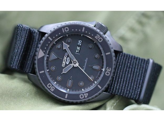 SEIKO SRPD79K1 SEIKO 5 SPORTS STREET, фото 2 | Интернет-магазин оригинальных часов и аксессуаров