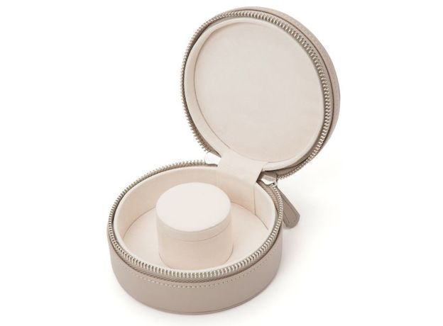 Шкатулка WOLF 392321 Sophia Round Mini Travel Zip Case Mink, фото 4 | Интернет-магазин оригинальных часов и аксессуаров