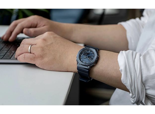 CASIO GM-2100N-2AER, Вариации товара: Черный/Синий, фото 8 | Интернет-магазин оригинальных часов и аксессуаров