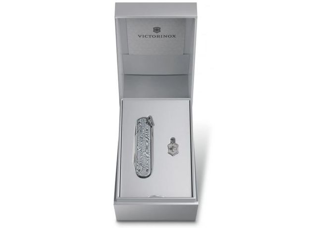 Складной нож Victorinox Vx06221.34 (0.6221.34) CLASSIC BRILLIANT DAMAST, фото 5 | Интернет-магазин оригинальных часов и аксессуаров