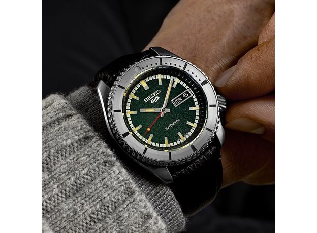SEIKO SRPJ91K1 SEIKO 5 SPORTS MASKED RIDER LIMITED EDITION, фото 5 | Интернет-магазин оригинальных часов и аксессуаров