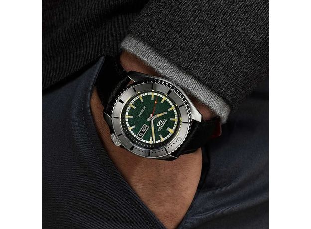 SEIKO SRPJ91K1 SEIKO 5 SPORTS MASKED RIDER LIMITED EDITION, фото 6 | Интернет-магазин оригинальных часов и аксессуаров