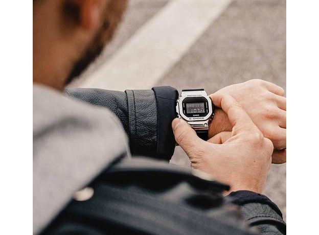 CASIO GM-5600U-1ER, Вариации товара: Стальной/Черный, фото 8 | Интернет-магазин оригинальных часов и аксессуаров