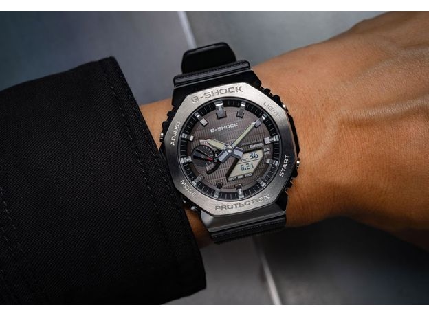 CASIO GBM-2100-1AER Bluetooth, Вариации товара: Стальной/Черный, фото 7 | Интернет-магазин оригинальных часов и аксессуаров