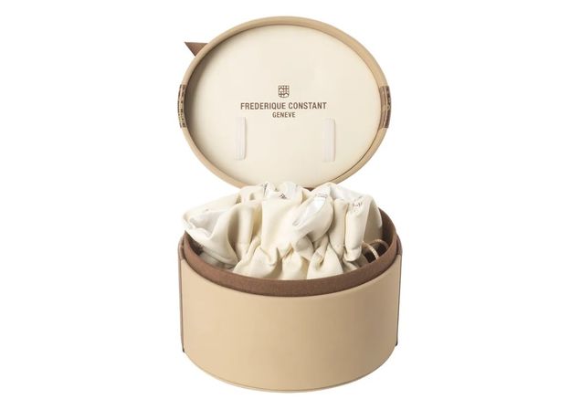 Frederique Constant FC-200MCDC14 Classics Carree Ladies, фото 5 | Интернет-магазин оригинальных часов и аксессуаров