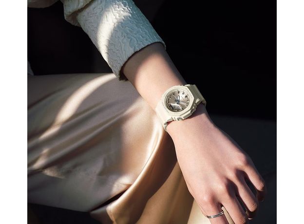 CASIO GMA-P2100ST-7AER, Варіант кольору:  Бежевий/Білий, фото 2 | Интернет-магазин оригинальных часов и аксессуаров