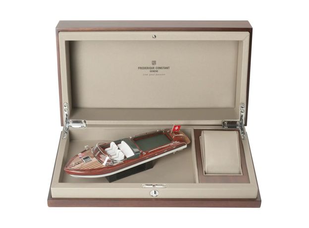 Frederique Constant FC-303RMLN3B6 Runabout Automatic Limited Edition, фото 8 | Интернет-магазин оригинальных часов и аксессуаров