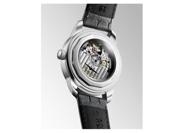 Longines L1.648.4.62.2 Conquest Heritage Central Power Reserve, фото 5 | Интернет-магазин оригинальных часов и аксессуаров