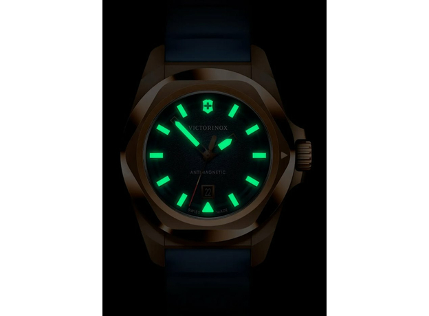 Victorinox Swiss Army V242035 I.N.O.X. Small, фото 8 | Интернет-магазин оригинальных часов и аксессуаров