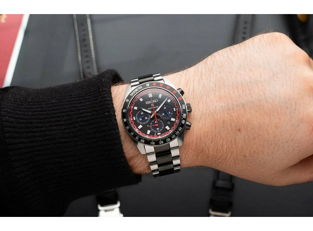 SEIKO SSC957P1 PROSPEX SPEEDTIMER DATSUN 240Z SOLAR CHRONOGRAPH LIMITED EDITION, фото 6 | Интернет-магазин оригинальных часов и аксессуаров