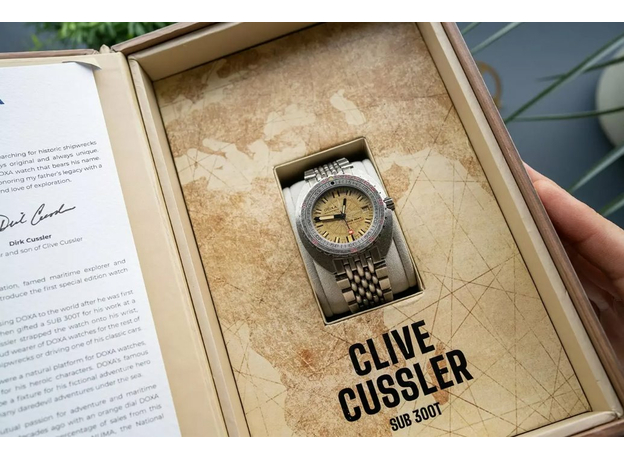 DOXA 840.80.031.15 SUB 300T CLIVE CUSSLER, фото 17 | Интернет-магазин оригинальных часов и аксессуаров