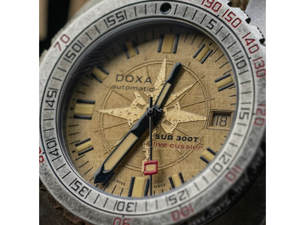 DOXA 840.80.031.15 SUB 300T CLIVE CUSSLER, фото 11 | Интернет-магазин оригинальных часов и аксессуаров