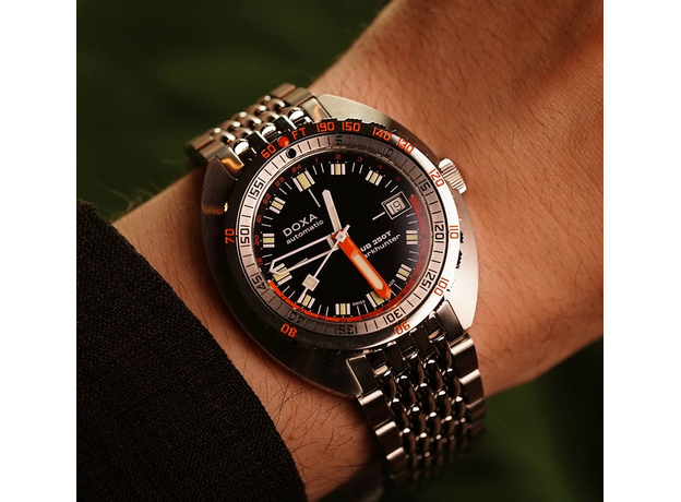 DOXA 855.10.101.10 SUB 250T GMT SHARKHUNTER, фото 5 | Интернет-магазин оригинальных часов и аксессуаров