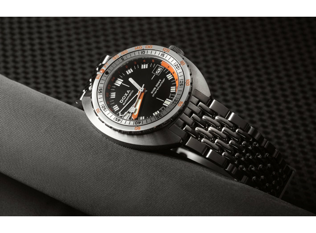 DOXA 855.10.101.10 SUB 250T GMT SHARKHUNTER, фото 4 | Интернет-магазин оригинальных часов и аксессуаров