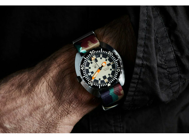 DOXA 785.10.031.10 ARMY BLACK CERAMIC BEZEL, фото 10 | Интернет-магазин оригинальных часов и аксессуаров