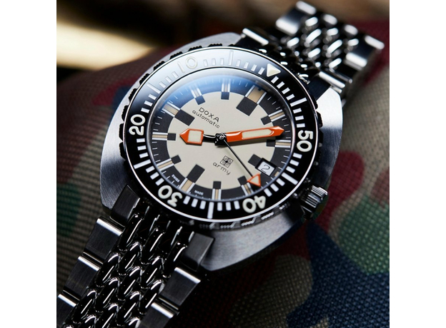 DOXA 785.10.031.10 ARMY BLACK CERAMIC BEZEL, фото 5 | Интернет-магазин оригинальных часов и аксессуаров