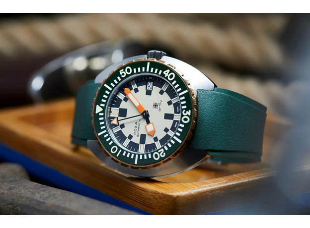 DOXA 785.60.031.26 ARMY HUNTER GREEN BRONZE BEZEL, фото 7 | Интернет-магазин оригинальных часов и аксессуаров