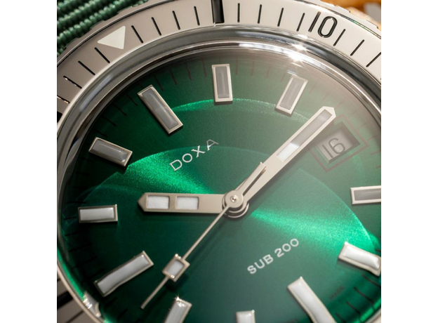DOXA 796.10.131.26-N SUB 200 SEA EMERALD SUNRAY STAINLESS STEEL BEZEL, фото 5 | Интернет-магазин оригинальных часов и аксессуаров