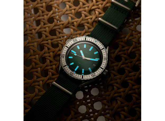 DOXA 796.10.131.26-N SUB 200 SEA EMERALD SUNRAY STAINLESS STEEL BEZEL, фото 6 | Интернет-магазин оригинальных часов и аксессуаров