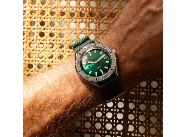 DOXA 796.10.131.26-N SUB 200 SEA EMERALD SUNRAY STAINLESS STEEL BEZEL, фото 7 | Интернет-магазин оригинальных часов и аксессуаров