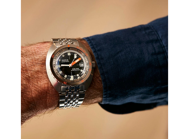 DOXA 821.10.101.10 SUB 300 SHARKHUNTER COSC CERTIFIED CHRONOMETER, фото 4 | Интернет-магазин оригинальных часов и аксессуаров
