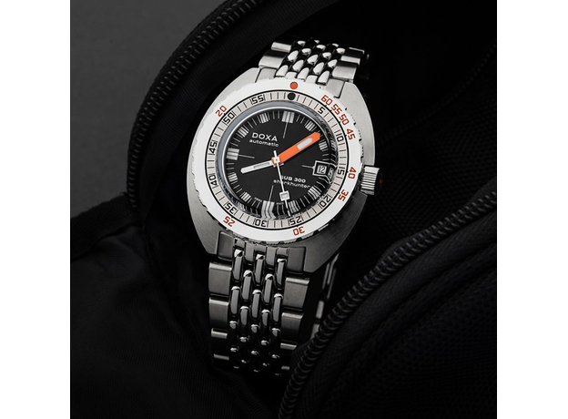 DOXA 821.10.101.10 SUB 300 SHARKHUNTER COSC CERTIFIED CHRONOMETER, фото 9 | Интернет-магазин оригинальных часов и аксессуаров