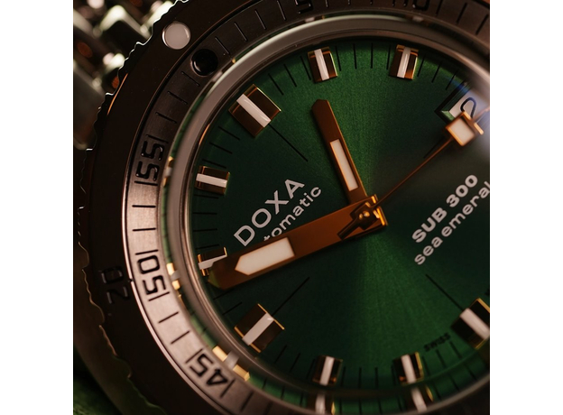 DOXA 821.10.131.10 SUB 300 SEA EMERALD SUNRAY COSC CERTIFIED CHRONOMETER, фото 5 | Интернет-магазин оригинальных часов и аксессуаров
