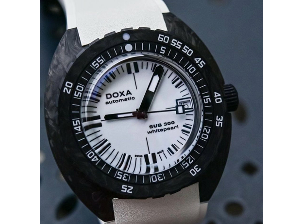 DOXA 822.70.011.23 SUB 300 CARBON WHITEPEARL COSC CERTIFIED CHRONOMETER, фото 8 | Интернет-магазин оригинальных часов и аксессуаров