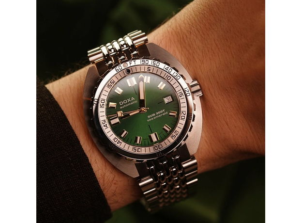 DOXA 840.10.131.10 SUB 300T SEA EMERALD SUNRAY, фото 4 | Интернет-магазин оригинальных часов и аксессуаров