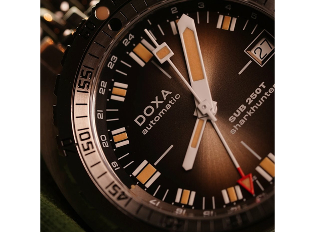 DOXA 855.10.101V.10 SUB 250T GMT SHARKHUNTER VINTAGE, фото 4 | Интернет-магазин оригинальных часов и аксессуаров