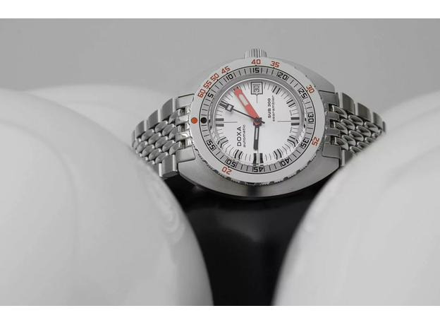 DOXA 821.10.011.10 SUB 300 WHITEPEARL, фото 4 | Интернет-магазин оригинальных часов и аксессуаров