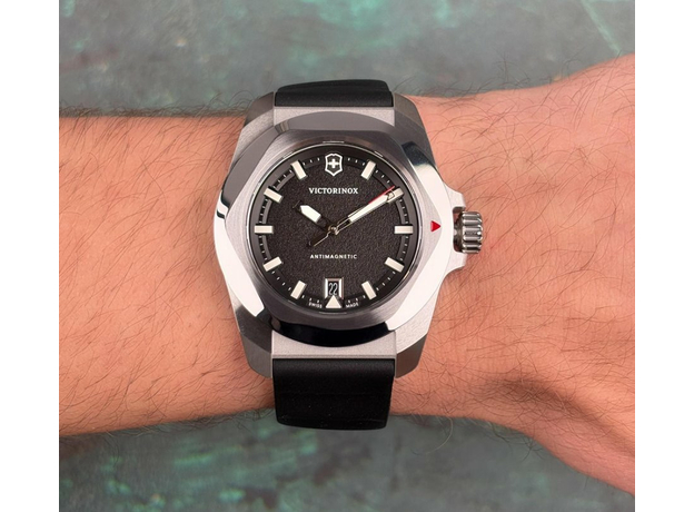 Victorinox Swiss Army VX-V242028 I.N.O.X., фото 2 | Интернет-магазин оригинальных часов и аксессуаров