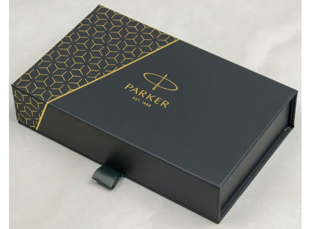 Набор Parker URBAN Muted Black GT BP 30-035b242 (шариковая ручка + чехол), фото 4 | Интернет-магазин оригинальных часов и аксессуаров