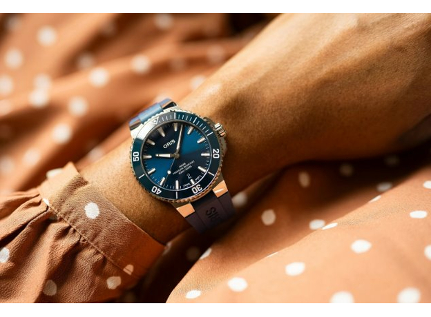 Oris Diving Aquis Date 733.7787.4135 RS 4.22.35FC, фото 5 | Интернет-магазин оригинальных часов и аксессуаров