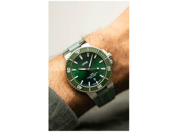 Oris Diving Aquis Date 733.7787.4157 RS 4.22.37FC, фото 4 | Интернет-магазин оригинальных часов и аксессуаров